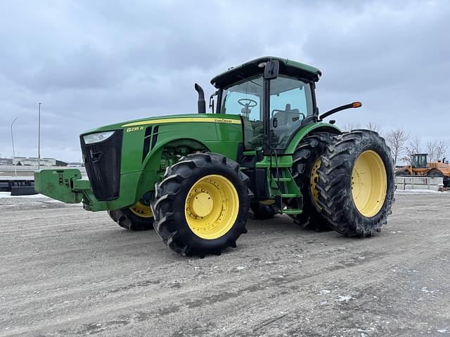 Image of John Deere 8235R equipment image 1