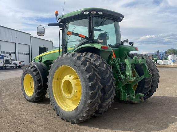 Image of John Deere 8235R equipment image 2