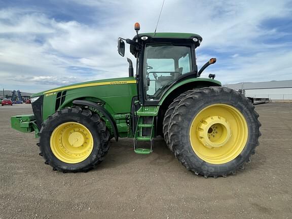 Image of John Deere 8235R equipment image 1