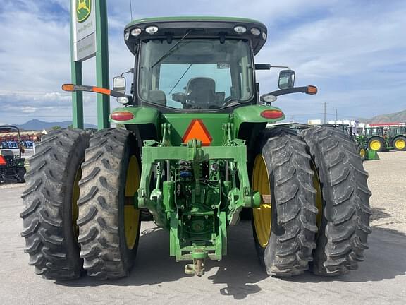 Image of John Deere 8235R equipment image 3