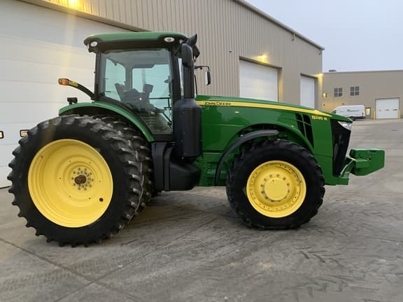 Image of John Deere 8235R equipment image 1