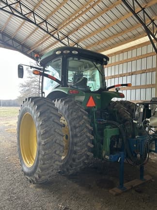 Image of John Deere 8235R equipment image 3