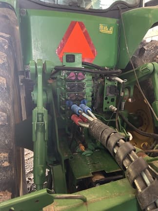 Image of John Deere 8235R equipment image 2