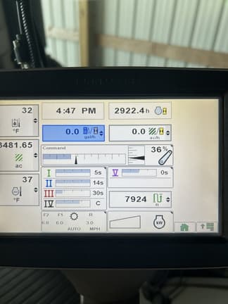 Image of John Deere 8235R equipment image 3