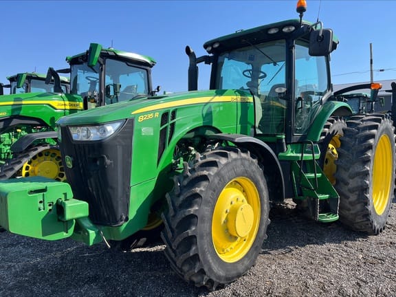 Main image John Deere 8235R