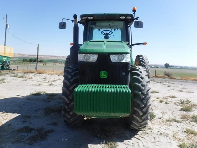 Image of John Deere 8235R equipment image 4