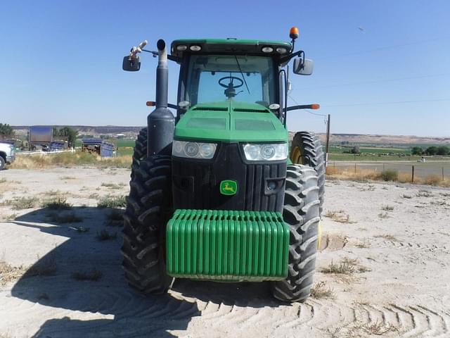 Image of John Deere 8235R equipment image 1