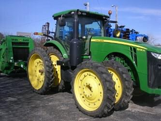 Image of John Deere 8235R equipment image 1