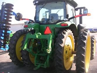 Image of John Deere 8235R equipment image 2