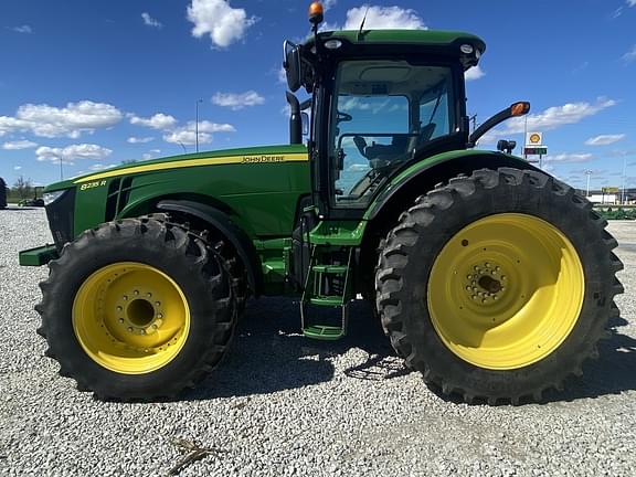 Image of John Deere 8235R equipment image 1