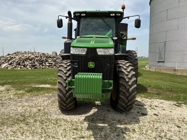 Image of John Deere 8235R equipment image 2