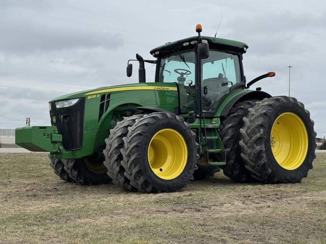 Image of John Deere 8235R equipment image 1