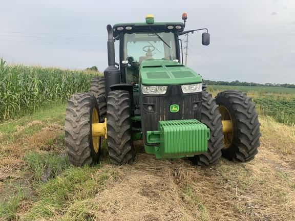 Image of John Deere 8235R equipment image 2