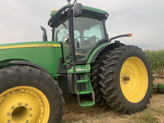 Image of John Deere 8235R equipment image 1