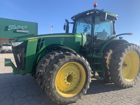 Image of John Deere 8235R equipment image 1