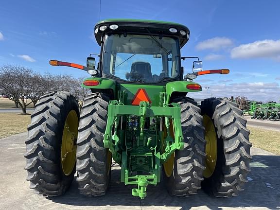 Image of John Deere 8235R equipment image 3