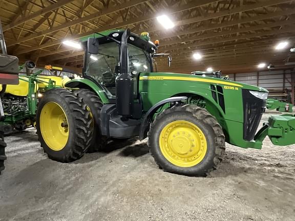 Image of John Deere 8235R equipment image 1