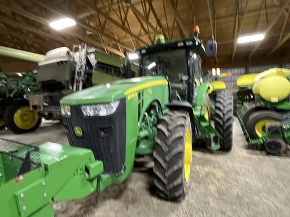 Image of John Deere 8235R equipment image 2