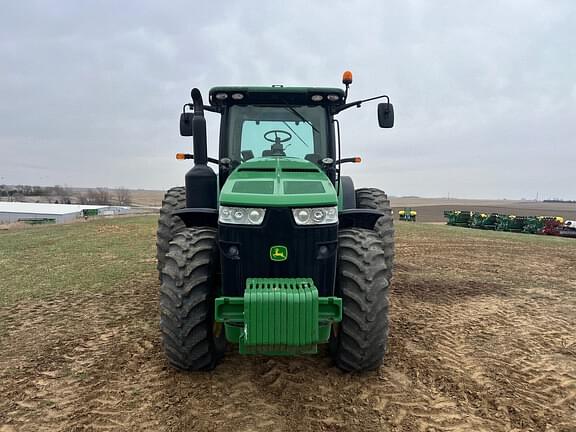 Image of John Deere 8235R equipment image 2
