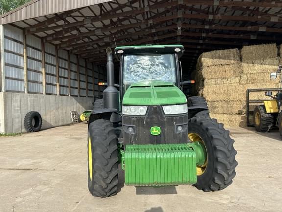 Image of John Deere 8235R equipment image 2
