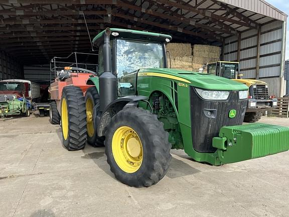 Image of John Deere 8235R equipment image 1