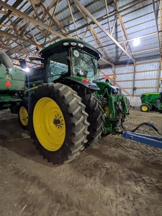 Image of John Deere 8235R equipment image 3