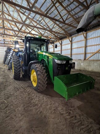 2013 John Deere 8235R Equipment Image0