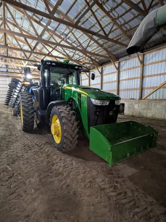 Main image John Deere 8235R