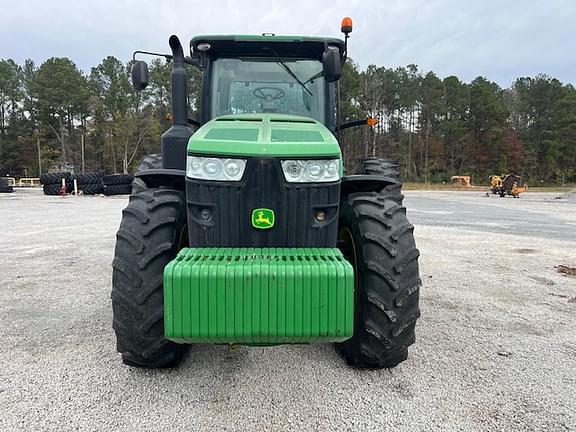 Image of John Deere 8235R equipment image 1