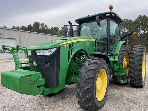 Image of John Deere 8235R equipment image 2