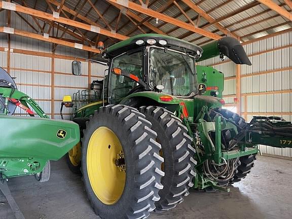 Image of John Deere 8235R equipment image 1