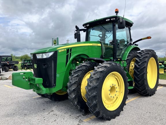 2013 John Deere 8235R Image