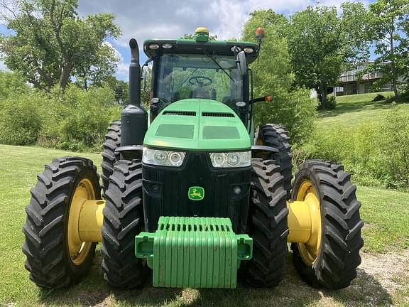 Image of John Deere 8235R equipment image 1