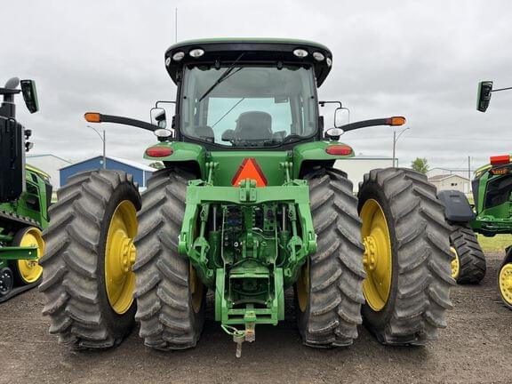 Image of John Deere 8235R equipment image 3