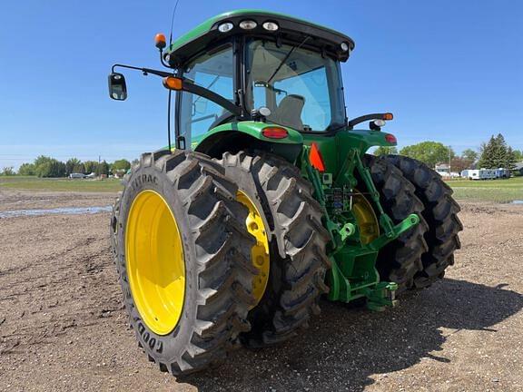 Image of John Deere 8235R equipment image 2