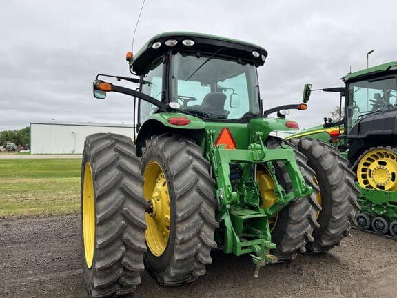 Image of John Deere 8235R equipment image 2