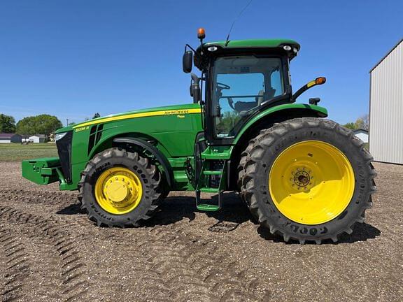 Image of John Deere 8235R equipment image 1