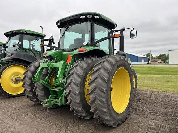 Image of John Deere 8235R equipment image 4