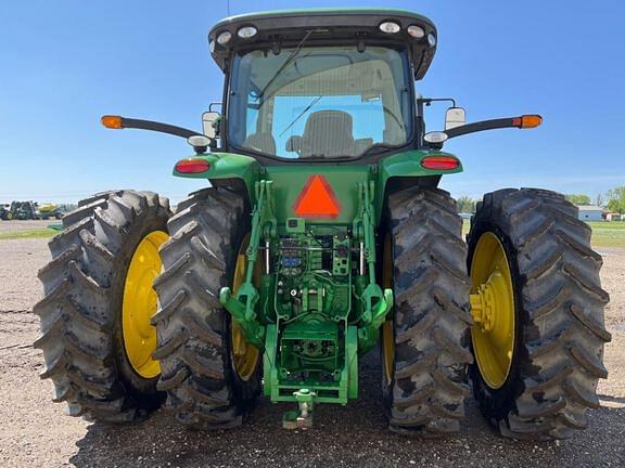 Image of John Deere 8235R equipment image 3