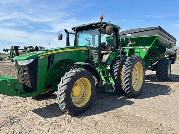 Image of John Deere 8235R Image 0