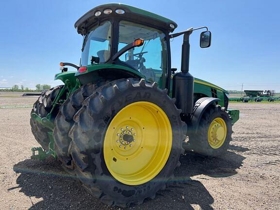 Image of John Deere 8235R equipment image 4