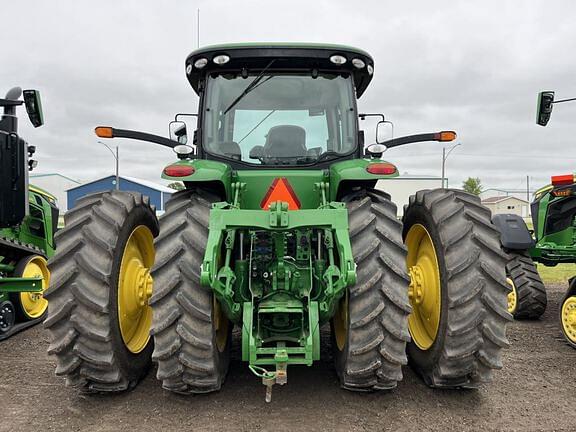 Image of John Deere 8235R equipment image 3
