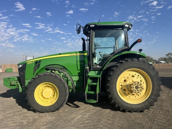 Image of John Deere 8235R equipment image 1