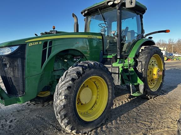 Image of John Deere 8235R Primary image