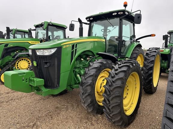 Image of John Deere 8235R equipment image 2