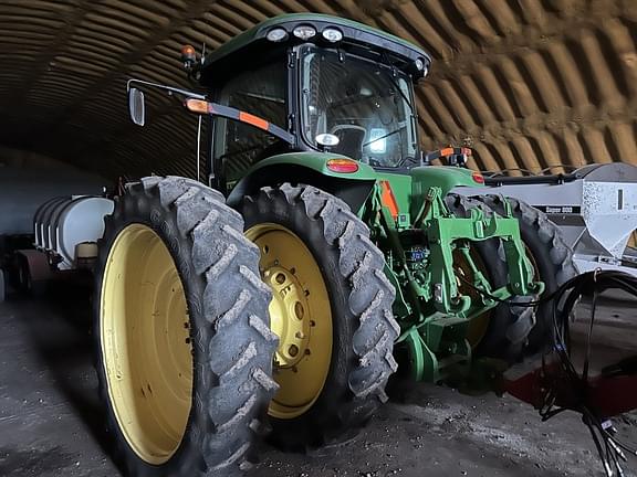 Image of John Deere 8235R equipment image 2