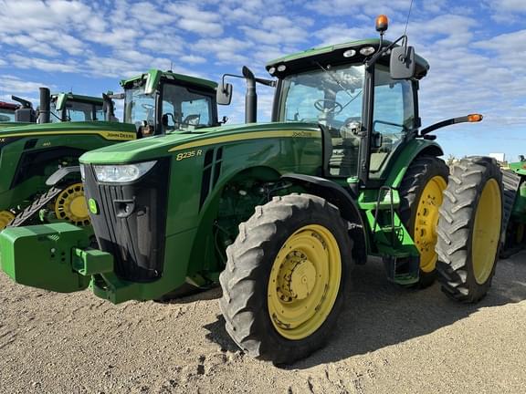 Image of John Deere 8235R equipment image 1