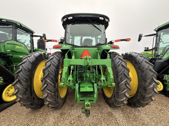 Image of John Deere 8235R equipment image 4