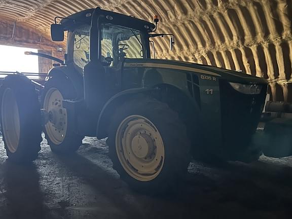 Image of John Deere 8235R equipment image 1