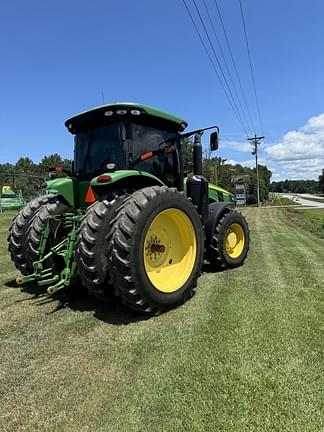 Image of John Deere 8235R equipment image 2